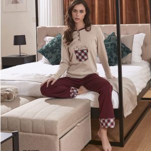 Pigiama donna in interlock con dettagli in flanella e ricamo a cuori