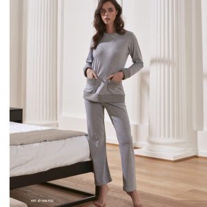 Pigiama donna in interlock con inserti effetto ricciolino e taschini applicati