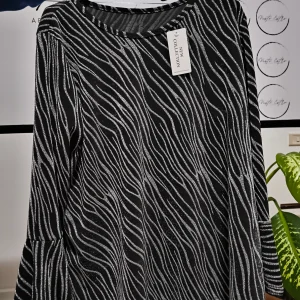 Blusa curvy fantasia zebrata in tessuto lurex