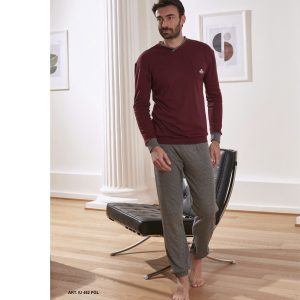 Pigiama uomo in interlock con scollo a punta e ricamo a seme di fiori