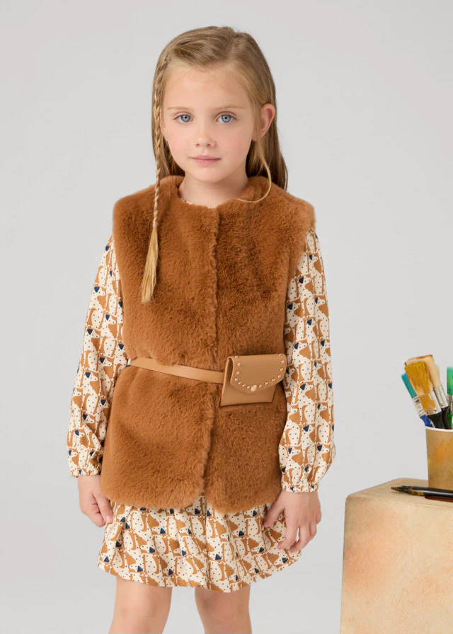Gilet pelliccia con cintura bambina Mayoral caramello
