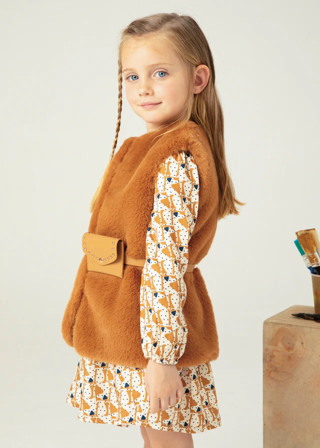 Gilet pelliccia con cintura bambina Mayoral caramello - immagine 3
